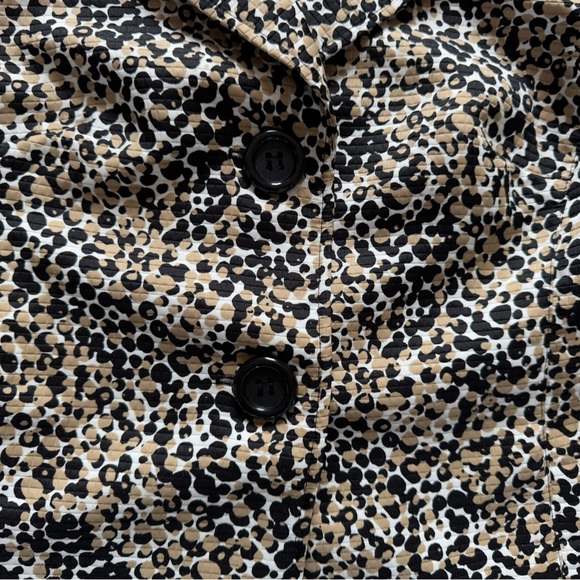 Preswick & Moore Woman’s Size Medium
Jacket Big Button Cheetah Print - Picture 7 of 11